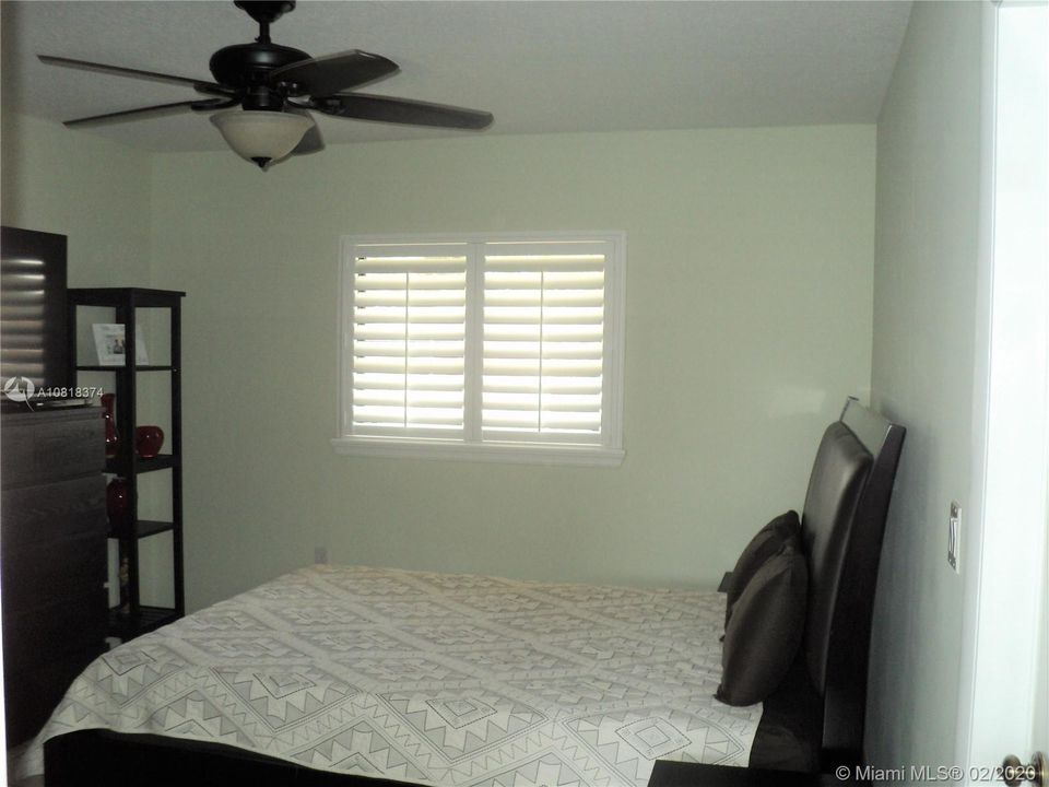 Vendido Recientemente: $329,000 (3 camas, 2 baños, 1864 Pies cuadrados)