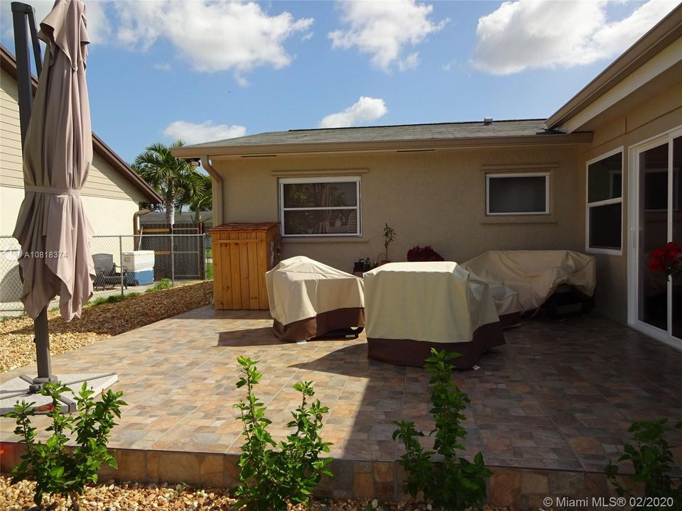 Vendido Recientemente: $329,000 (3 camas, 2 baños, 1864 Pies cuadrados)