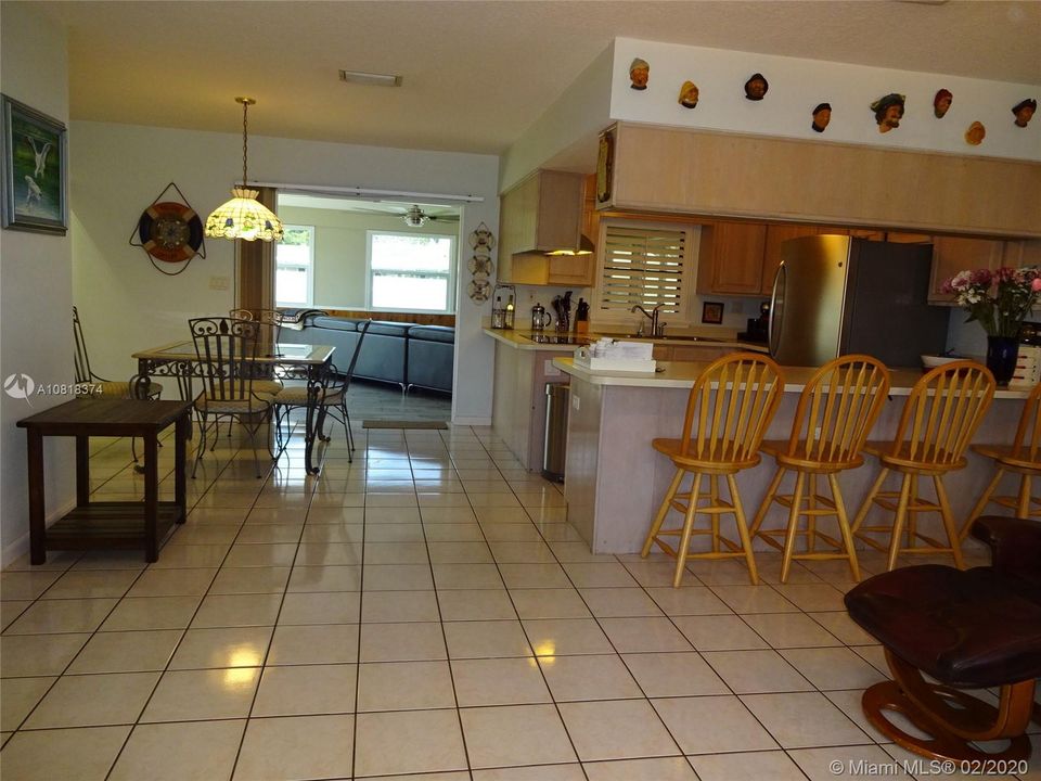 Vendido Recientemente: $329,000 (3 camas, 2 baños, 1864 Pies cuadrados)