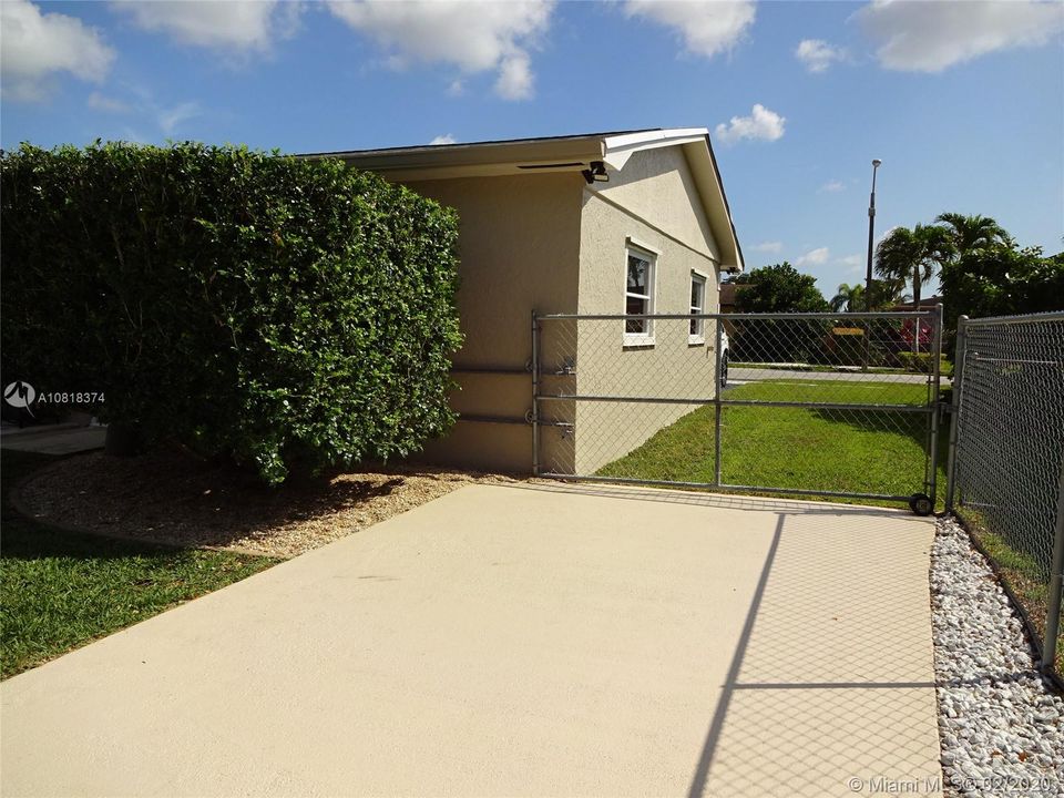 Vendido Recientemente: $329,000 (3 camas, 2 baños, 1864 Pies cuadrados)
