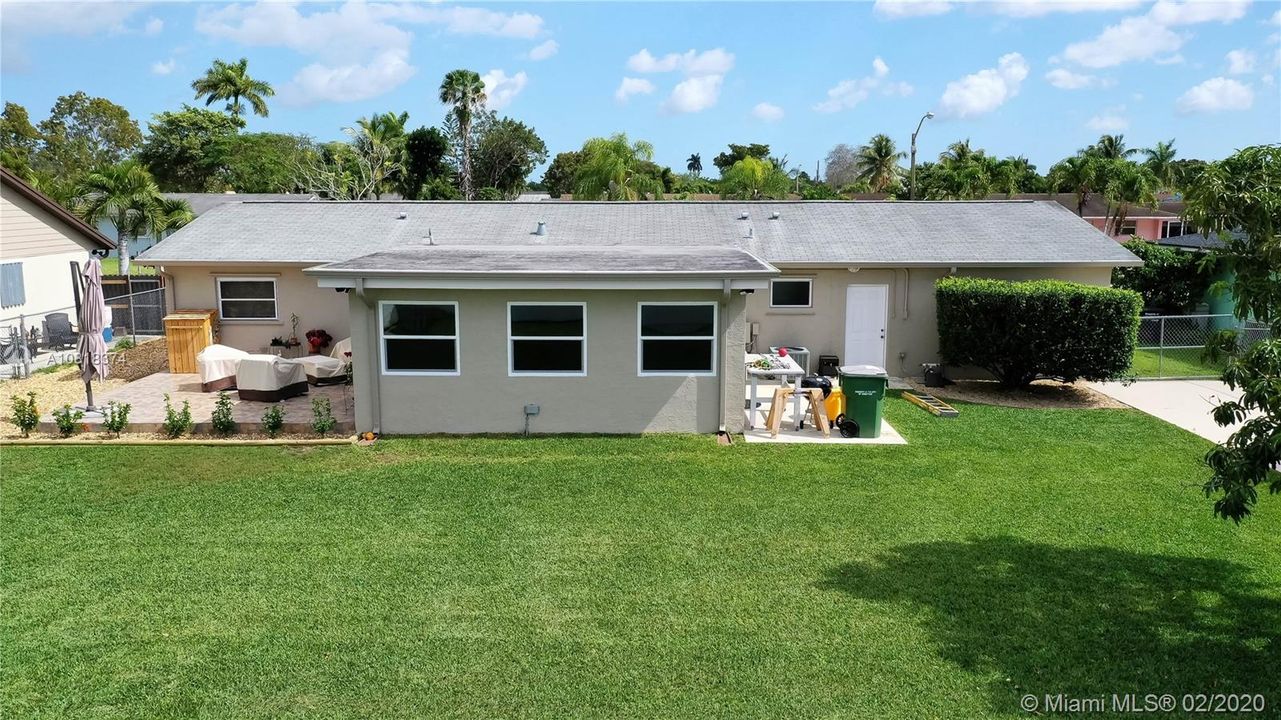 Vendido Recientemente: $329,000 (3 camas, 2 baños, 1864 Pies cuadrados)