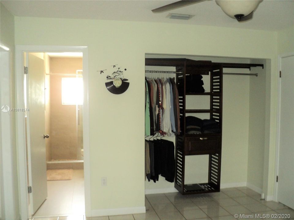 Vendido Recientemente: $329,000 (3 camas, 2 baños, 1864 Pies cuadrados)