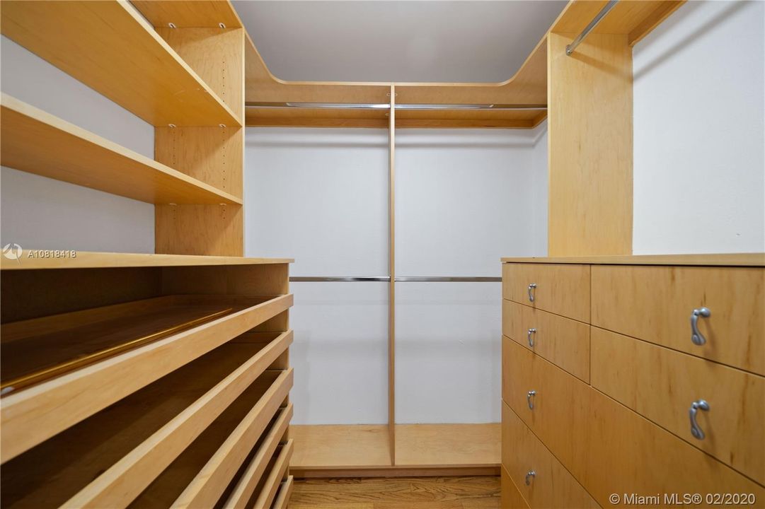 Недавно арендовано: $14,500 (6 спален, 7 ванн, 4323 Квадратных фут)