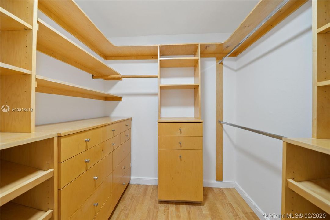 Недавно арендовано: $14,500 (6 спален, 7 ванн, 4323 Квадратных фут)