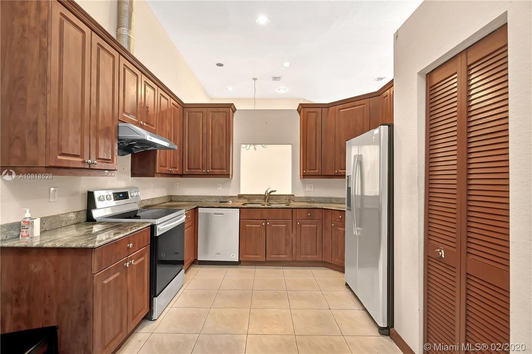 Recientemente alquilado: $2,400 (3 camas, 2 baños, 1724 Pies cuadrados)