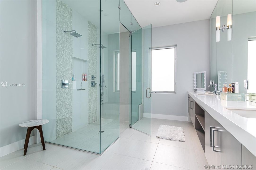 Recently Sold: $1,275,000 (3 beds, 3 baths, 3132 Square Feet)