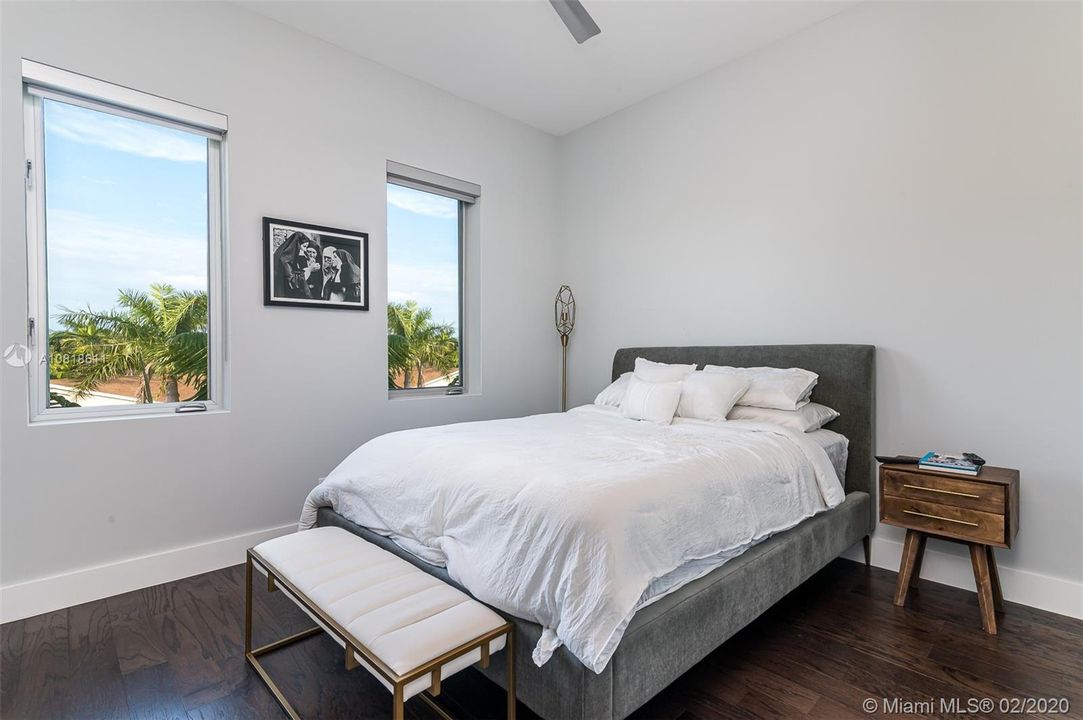 Recently Sold: $1,275,000 (3 beds, 3 baths, 3132 Square Feet)