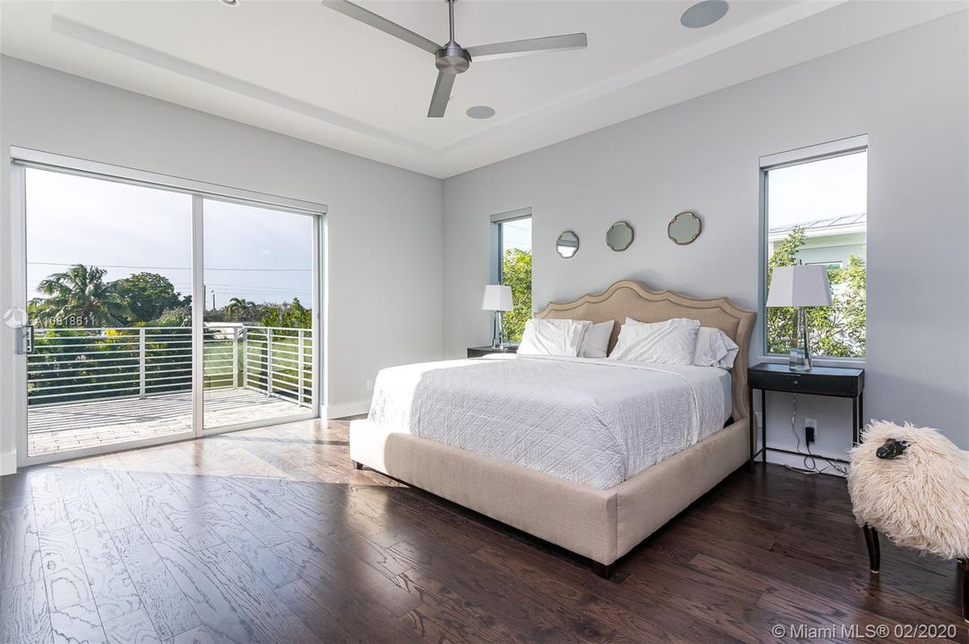 Recently Sold: $1,275,000 (3 beds, 3 baths, 3132 Square Feet)
