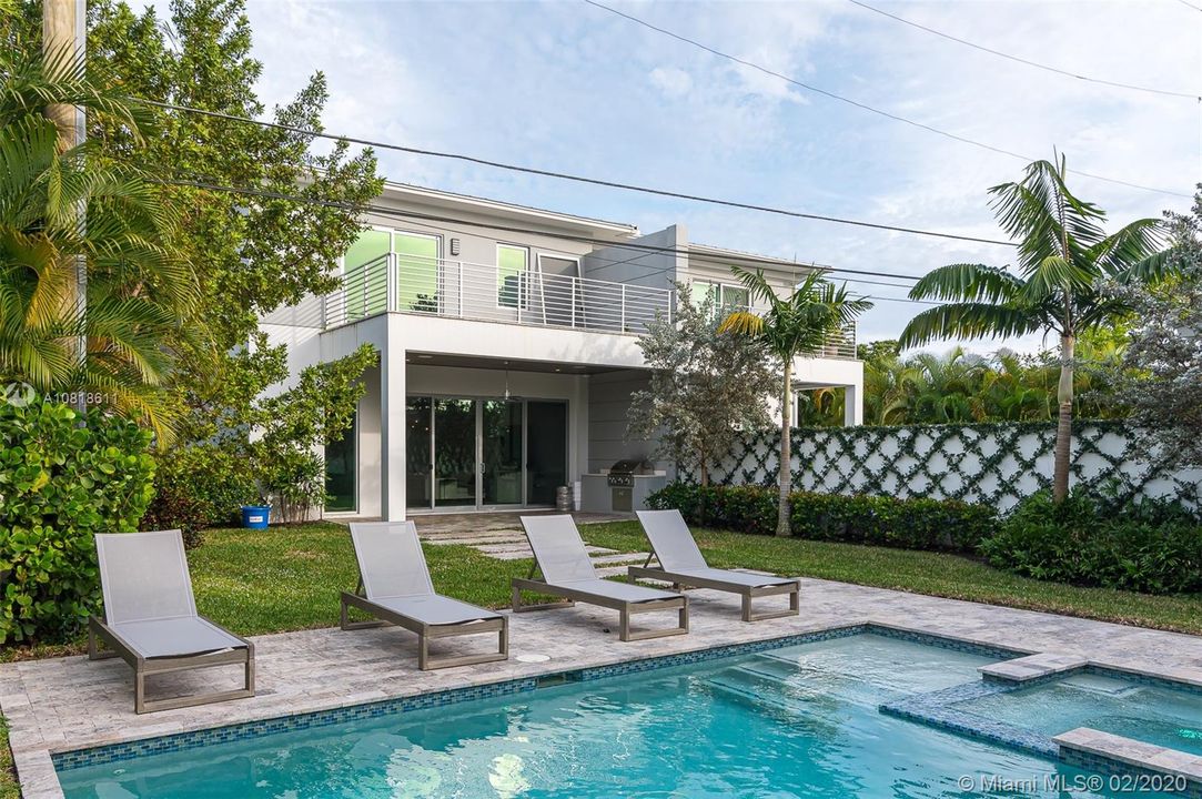 Recently Sold: $1,275,000 (3 beds, 3 baths, 3132 Square Feet)