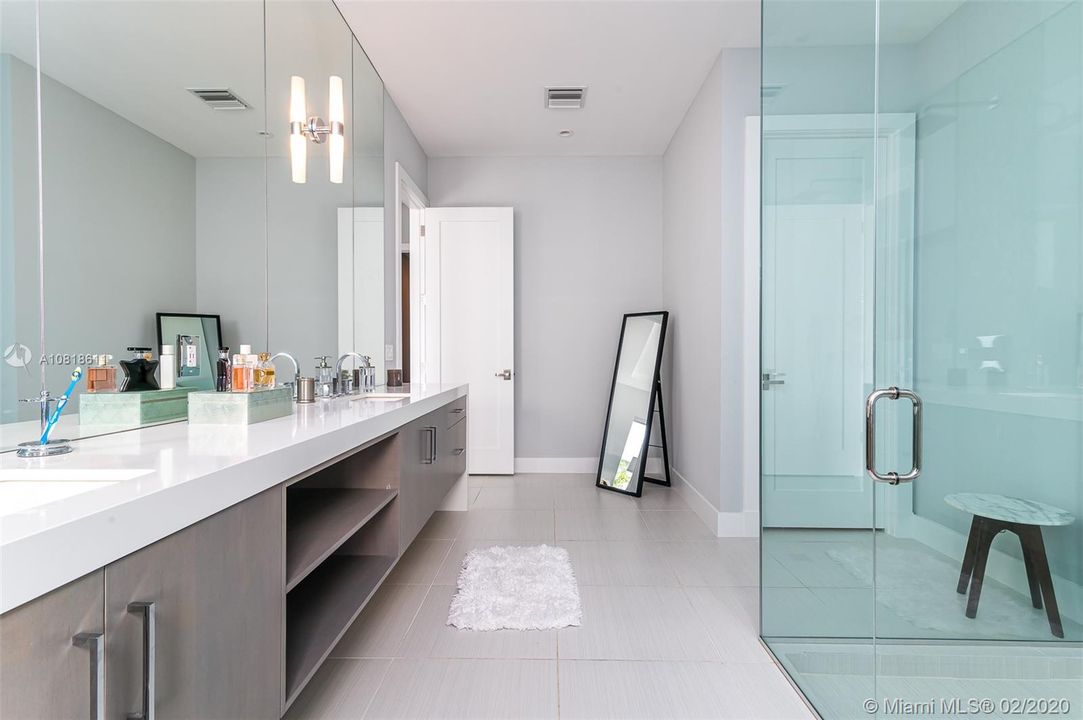 Recently Sold: $1,275,000 (3 beds, 3 baths, 3132 Square Feet)