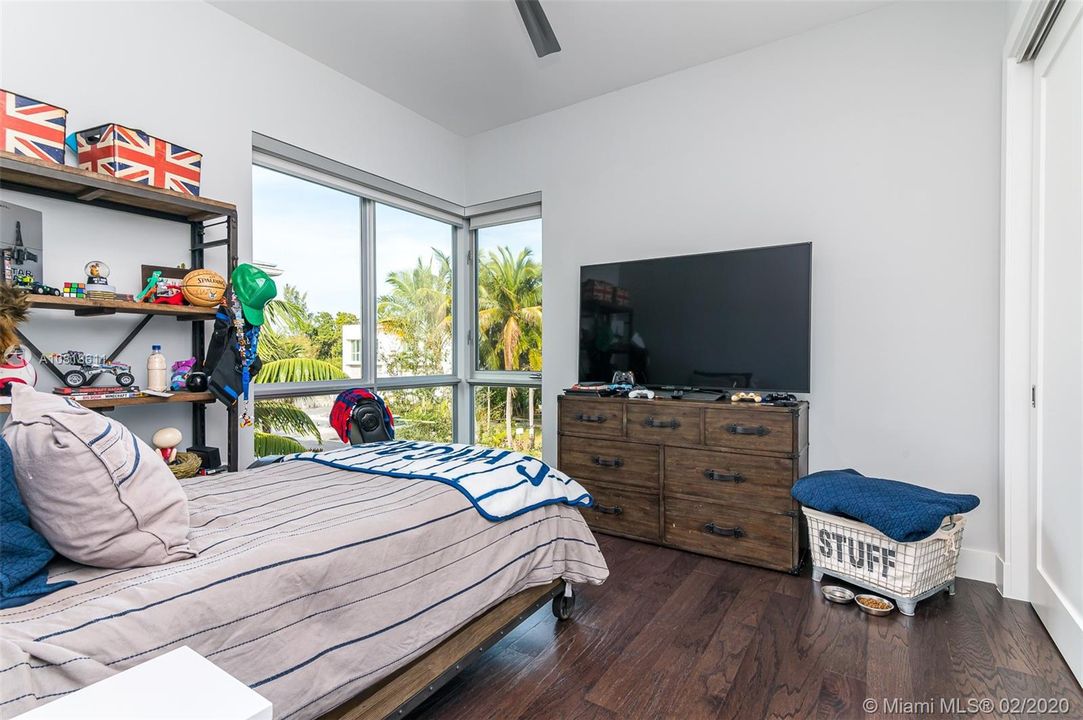 Recently Sold: $1,275,000 (3 beds, 3 baths, 3132 Square Feet)