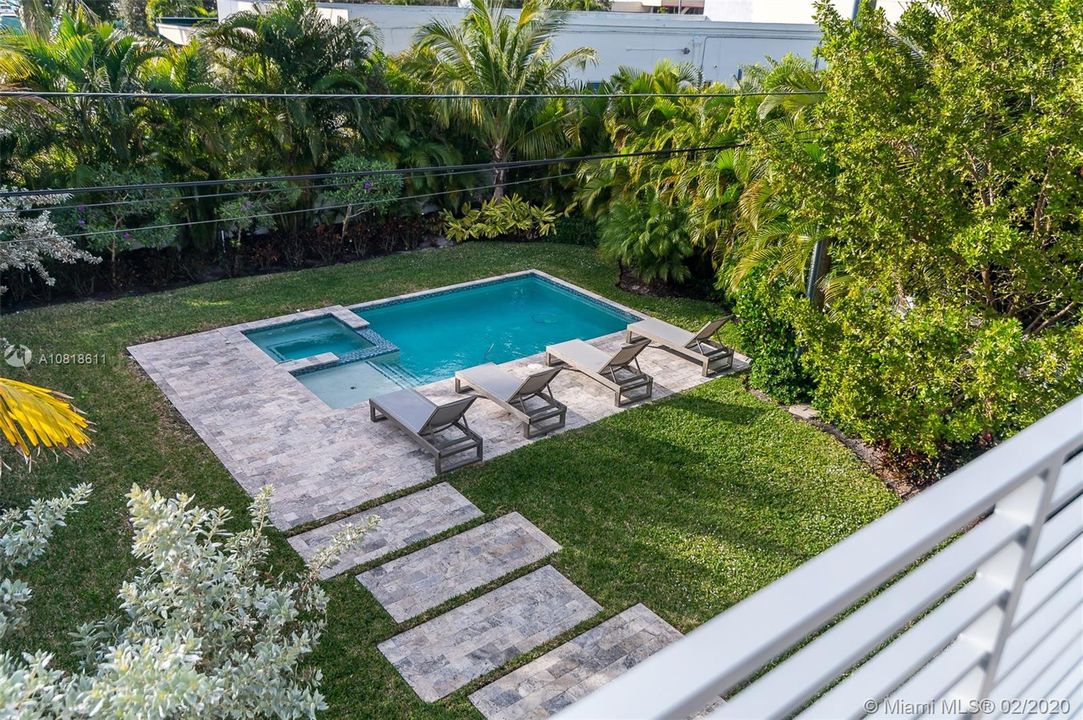 Recently Sold: $1,275,000 (3 beds, 3 baths, 3132 Square Feet)