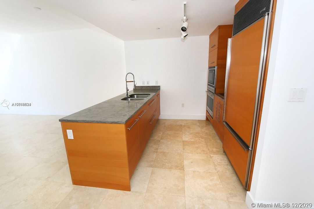 Recently Sold: $2,650 (1 beds, 1 baths, 816 Square Feet)