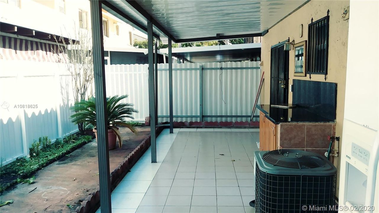 Vendido Recientemente: $173,900 (2 camas, 2 baños, 824 Pies cuadrados)