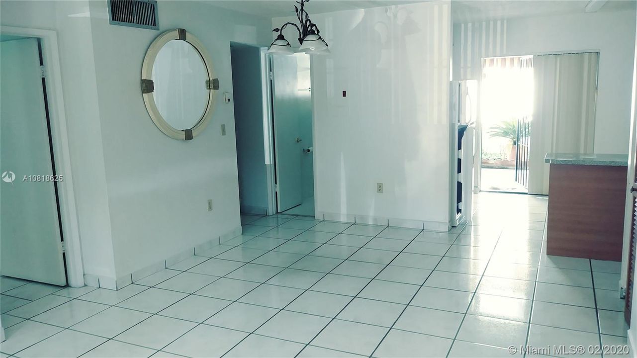 Vendido Recientemente: $173,900 (2 camas, 2 baños, 824 Pies cuadrados)