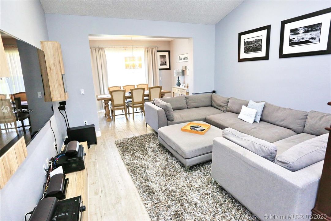 Недавно продано: $325,000 (3 спален, 2 ванн, 1381 Квадратных фут)
