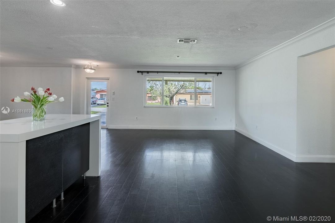 Vendido Recientemente: $289,990 (2 camas, 1 baños, 1137 Pies cuadrados)