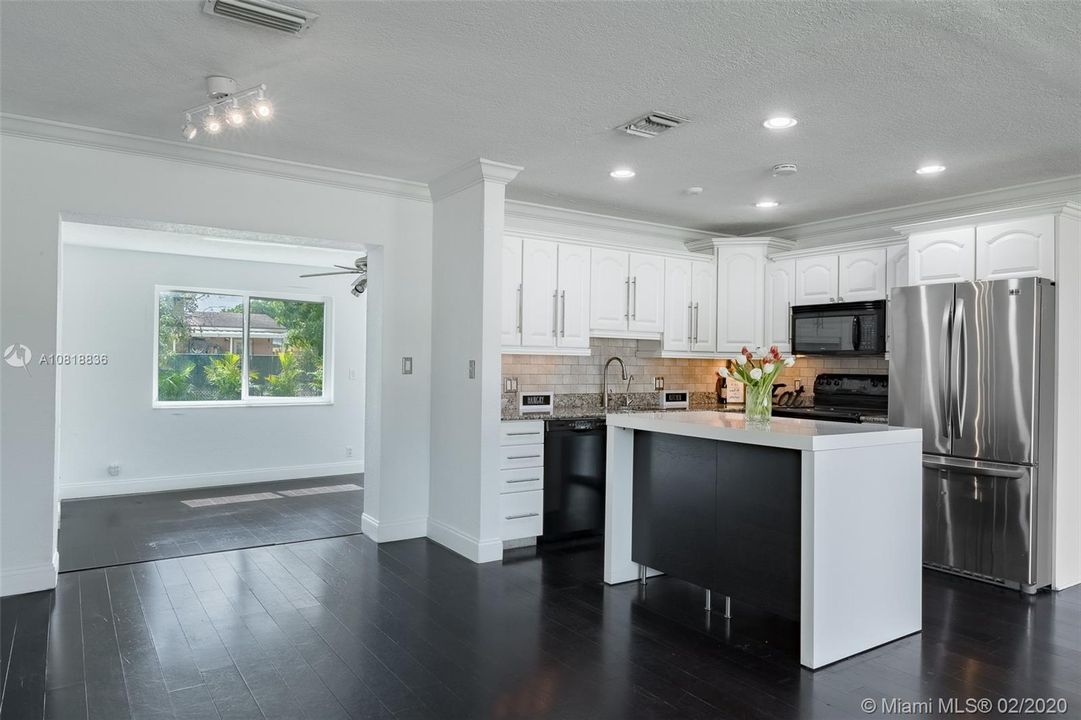 Vendido Recientemente: $289,990 (2 camas, 1 baños, 1137 Pies cuadrados)
