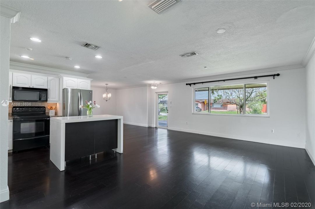 Vendido Recientemente: $289,990 (2 camas, 1 baños, 1137 Pies cuadrados)