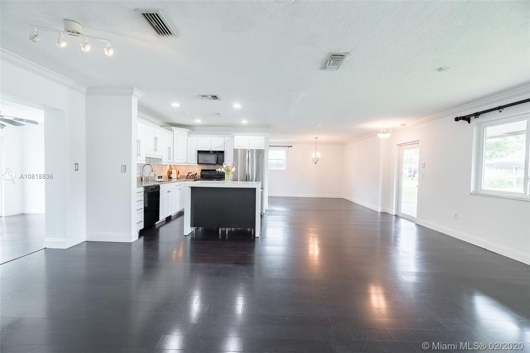 Vendido Recientemente: $289,990 (2 camas, 1 baños, 1137 Pies cuadrados)
