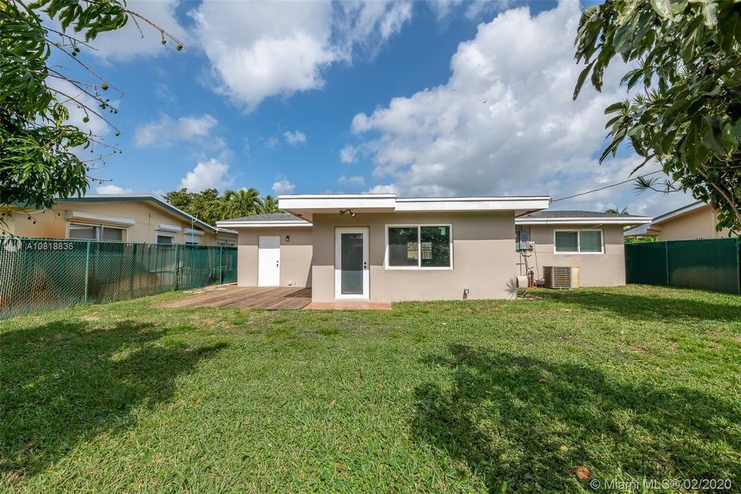 Vendido Recientemente: $289,990 (2 camas, 1 baños, 1137 Pies cuadrados)