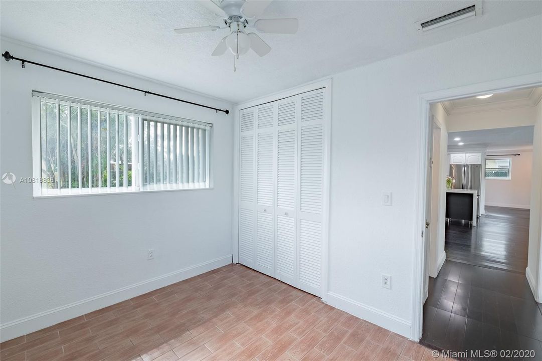 Vendido Recientemente: $289,990 (2 camas, 1 baños, 1137 Pies cuadrados)