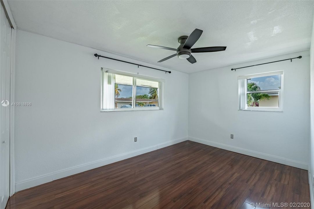 Vendido Recientemente: $289,990 (2 camas, 1 baños, 1137 Pies cuadrados)