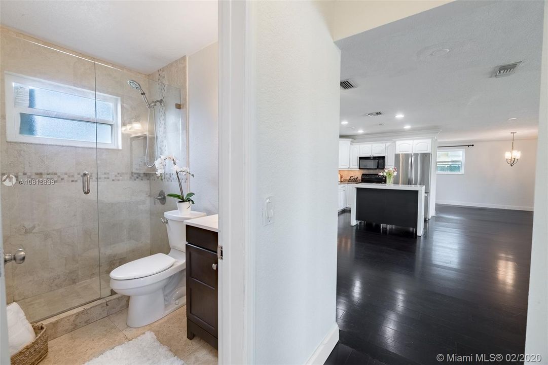 Vendido Recientemente: $289,990 (2 camas, 1 baños, 1137 Pies cuadrados)