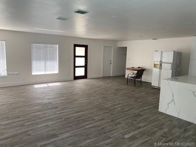 Recently Rented: $2,600 (3 beds, 2 baths, 1620 Square Feet)