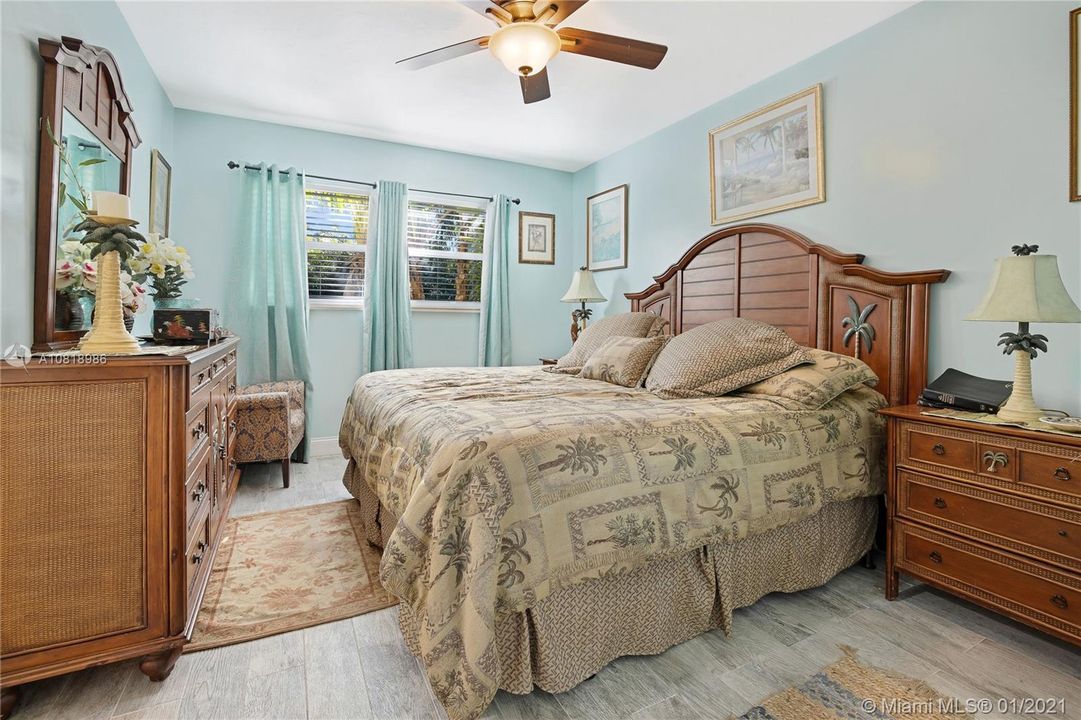 Recently Sold: $548,000 (3 beds, 2 baths, 1331 Square Feet)