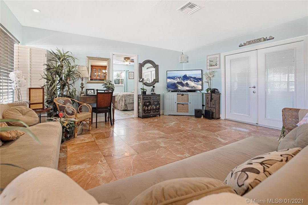 Recently Sold: $548,000 (3 beds, 2 baths, 1331 Square Feet)