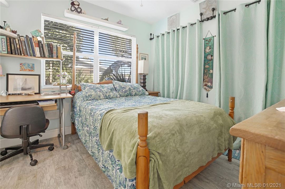 Recently Sold: $548,000 (3 beds, 2 baths, 1331 Square Feet)