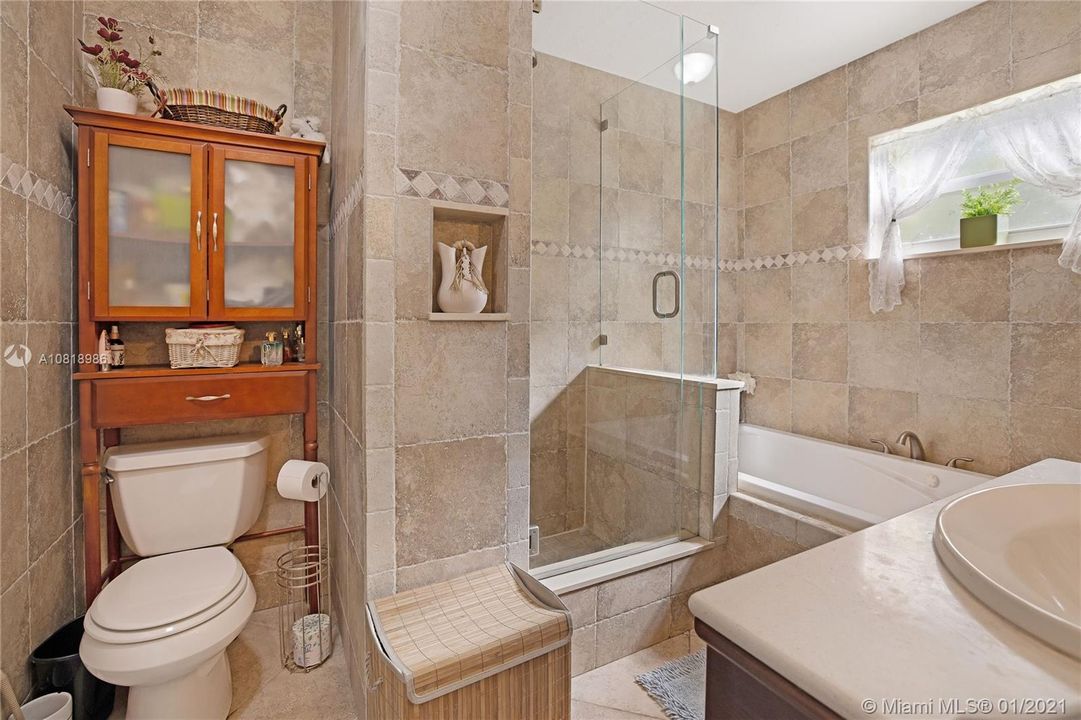 Recently Sold: $548,000 (3 beds, 2 baths, 1331 Square Feet)