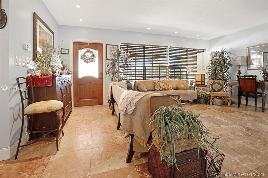 Recently Sold: $548,000 (3 beds, 2 baths, 1331 Square Feet)