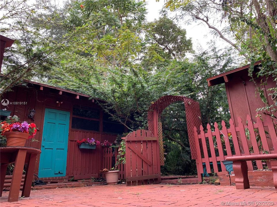 Vendido Recientemente: $799,000 (6 camas, 3 baños, 2560 Pies cuadrados)