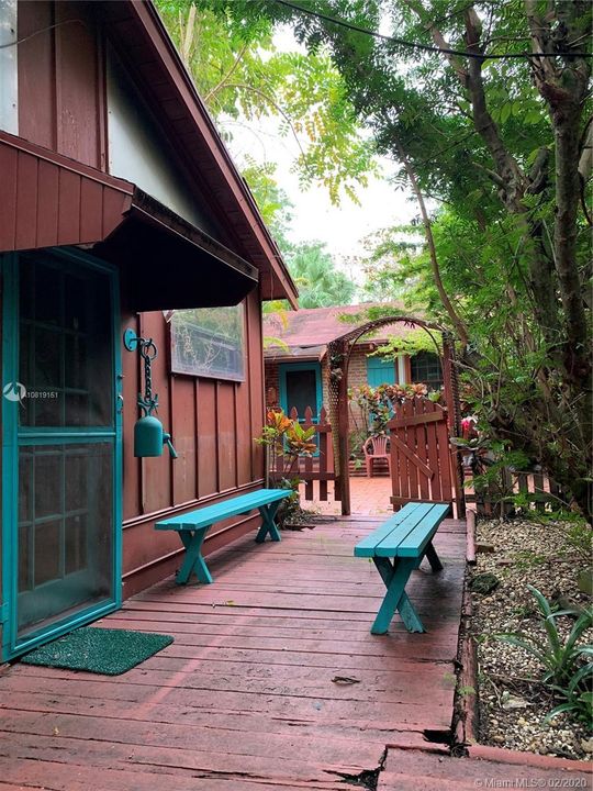 Vendido Recientemente: $799,000 (6 camas, 3 baños, 2560 Pies cuadrados)