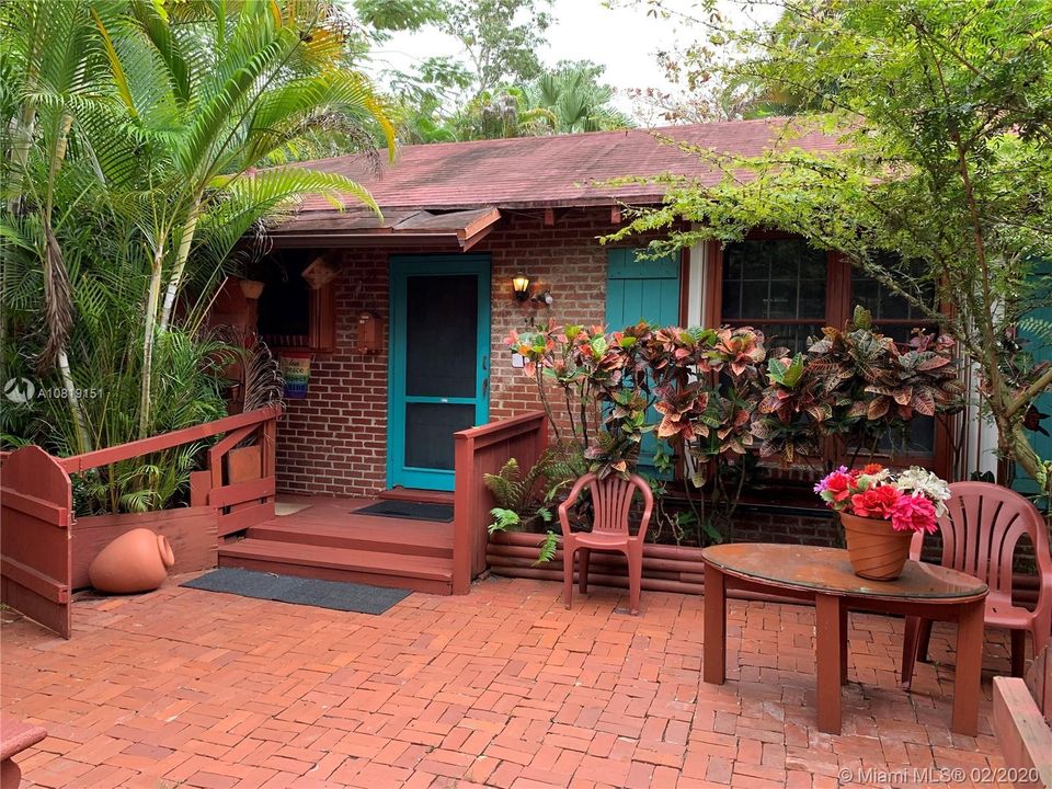 Vendido Recientemente: $799,000 (6 camas, 3 baños, 2560 Pies cuadrados)
