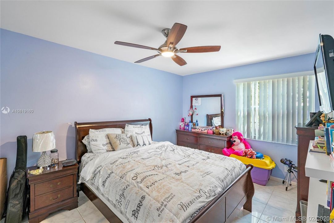 Recently Rented: $2,950 (4 beds, 2 baths, 2132 Square Feet)