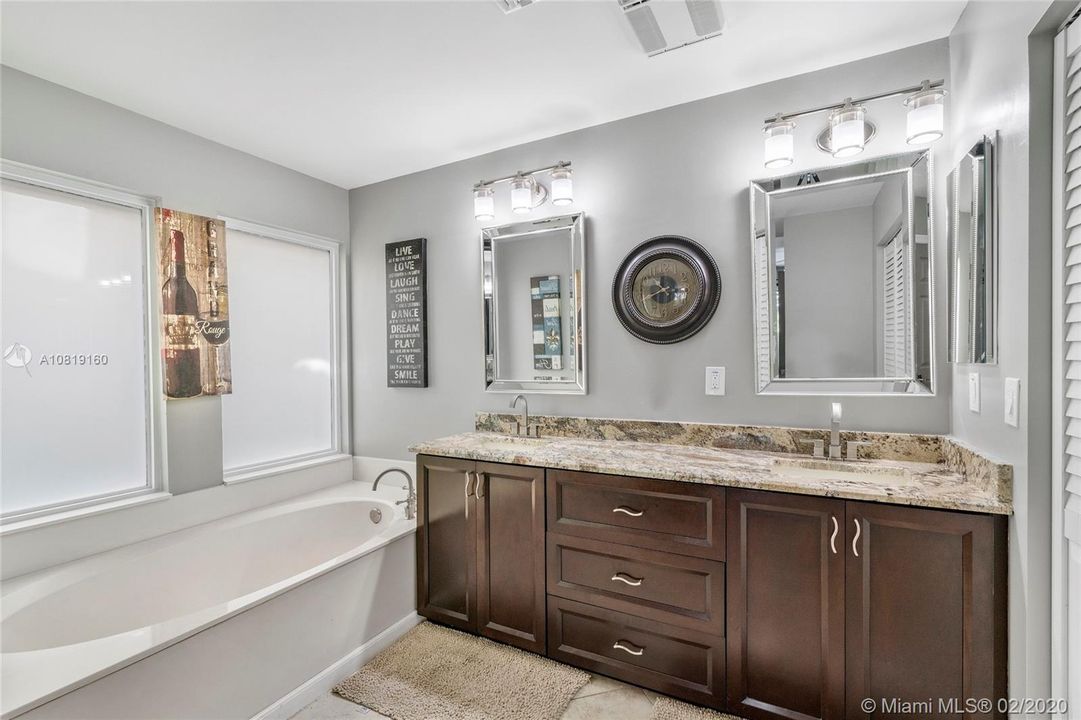 Recently Rented: $2,950 (4 beds, 2 baths, 2132 Square Feet)