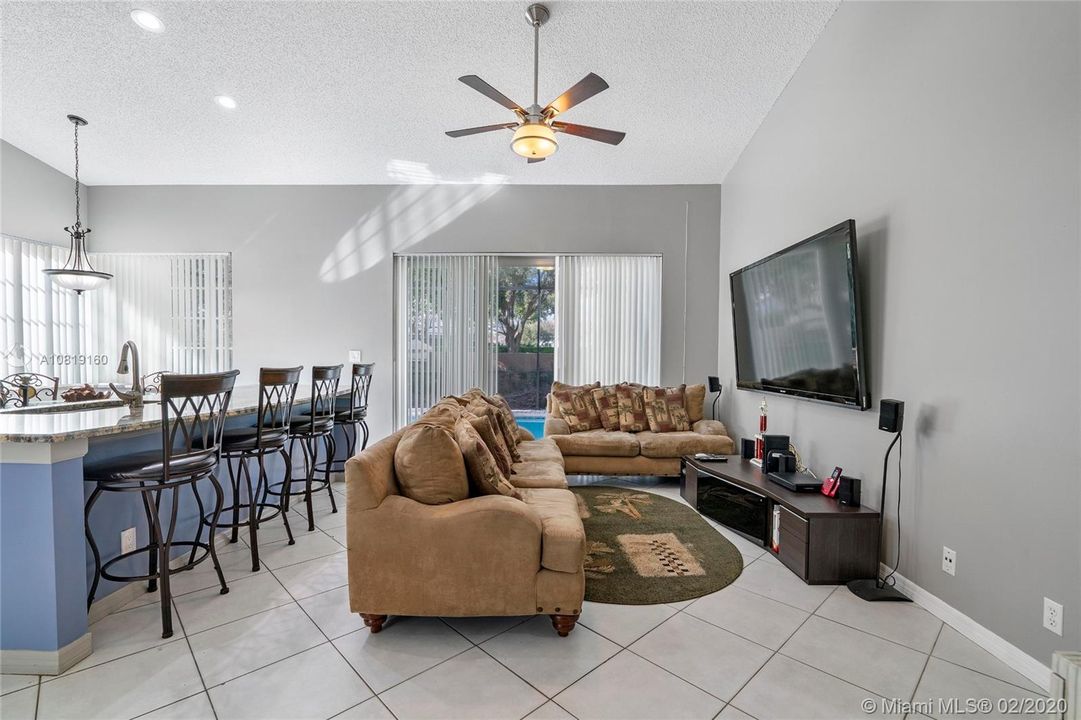 Recently Rented: $2,950 (4 beds, 2 baths, 2132 Square Feet)