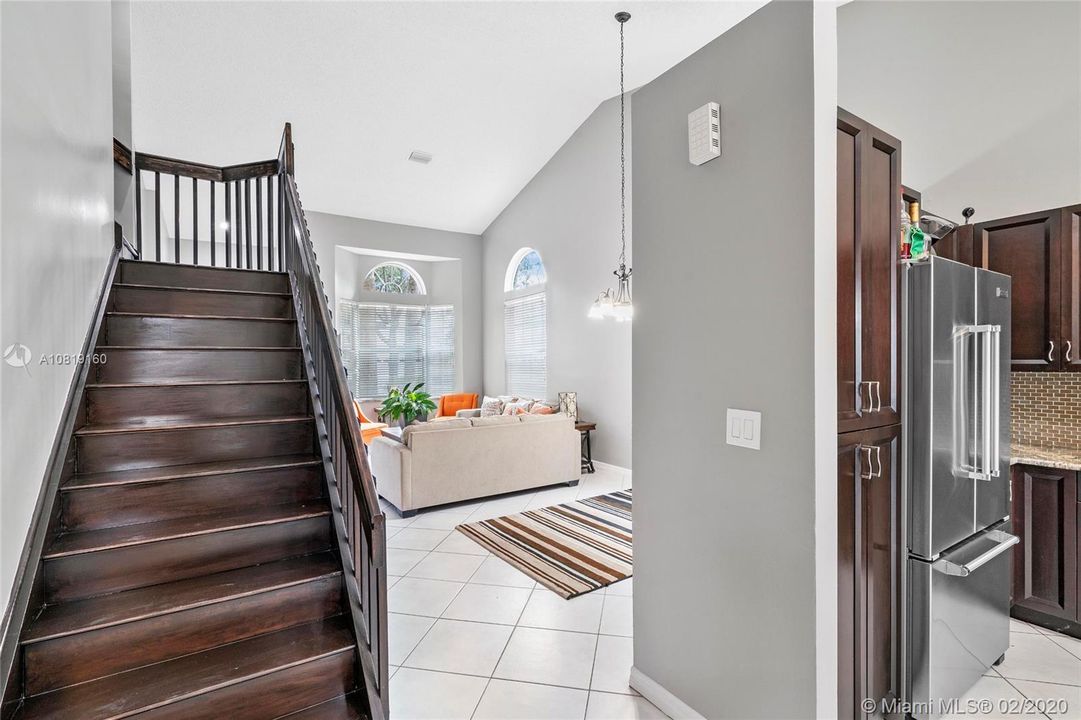 Recently Rented: $2,950 (4 beds, 2 baths, 2132 Square Feet)