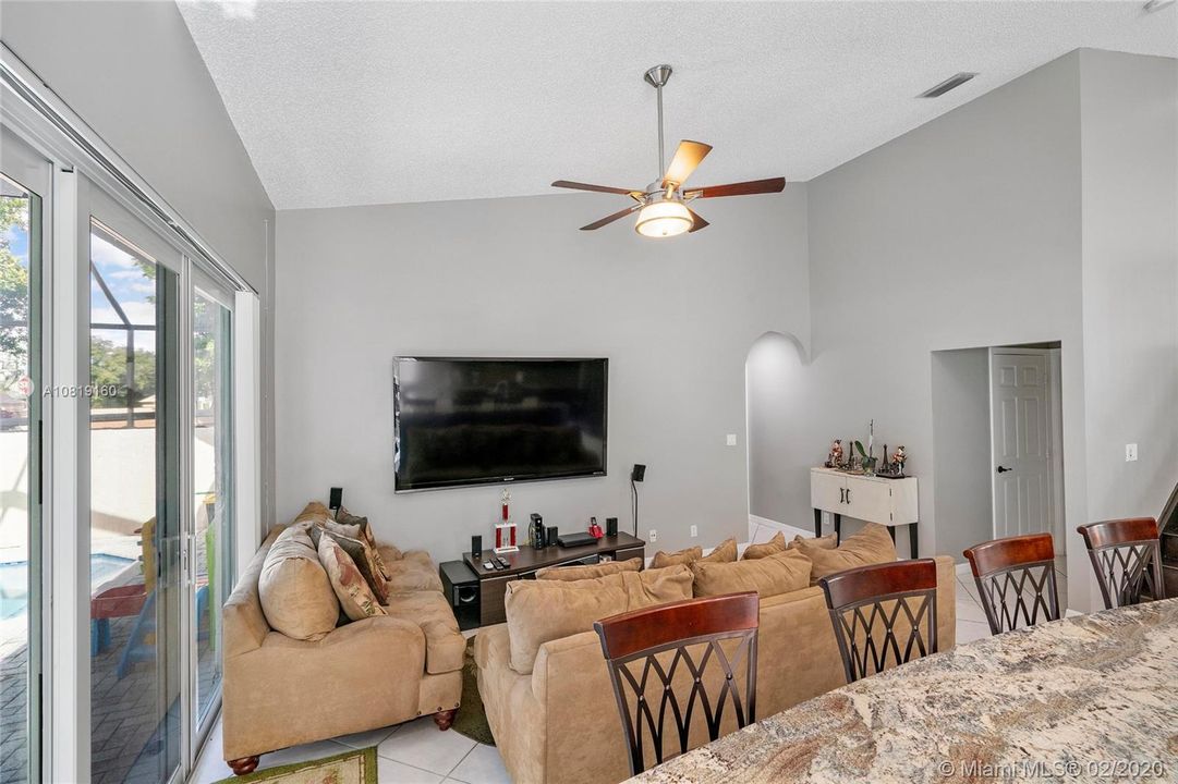 Recently Rented: $2,950 (4 beds, 2 baths, 2132 Square Feet)