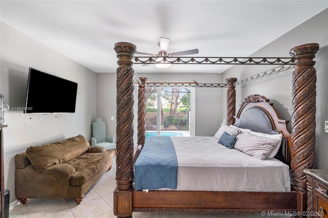 Recently Rented: $2,950 (4 beds, 2 baths, 2132 Square Feet)