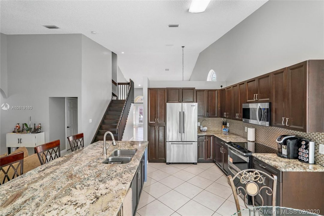 Recently Rented: $2,950 (4 beds, 2 baths, 2132 Square Feet)