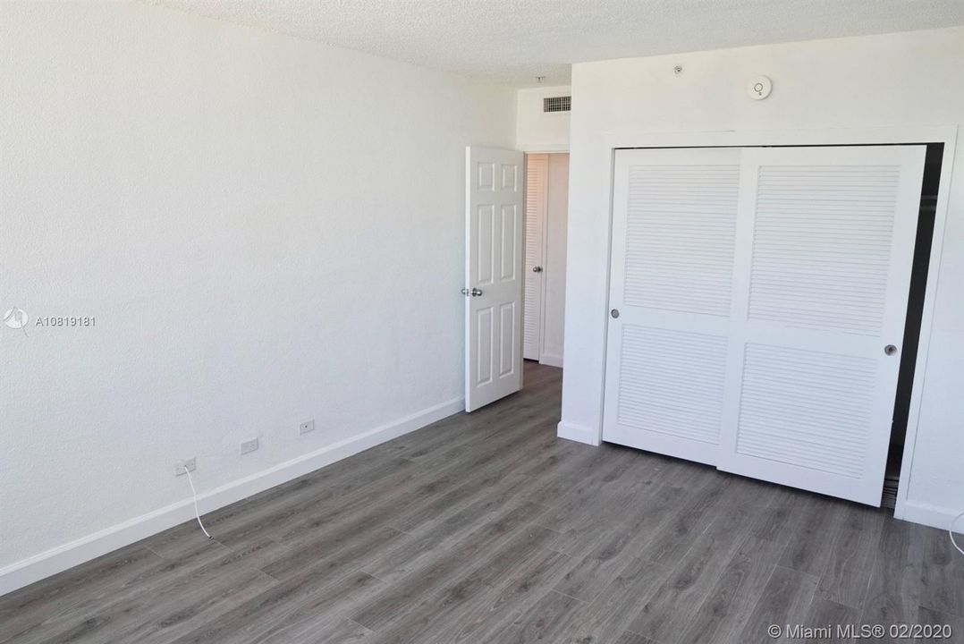 Недавно продано: $375,000 (2 спален, 2 ванн, 1077 Квадратных фут)