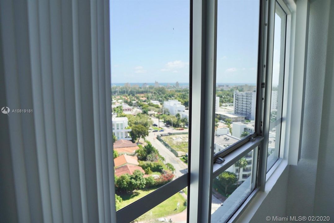 Недавно продано: $375,000 (2 спален, 2 ванн, 1077 Квадратных фут)