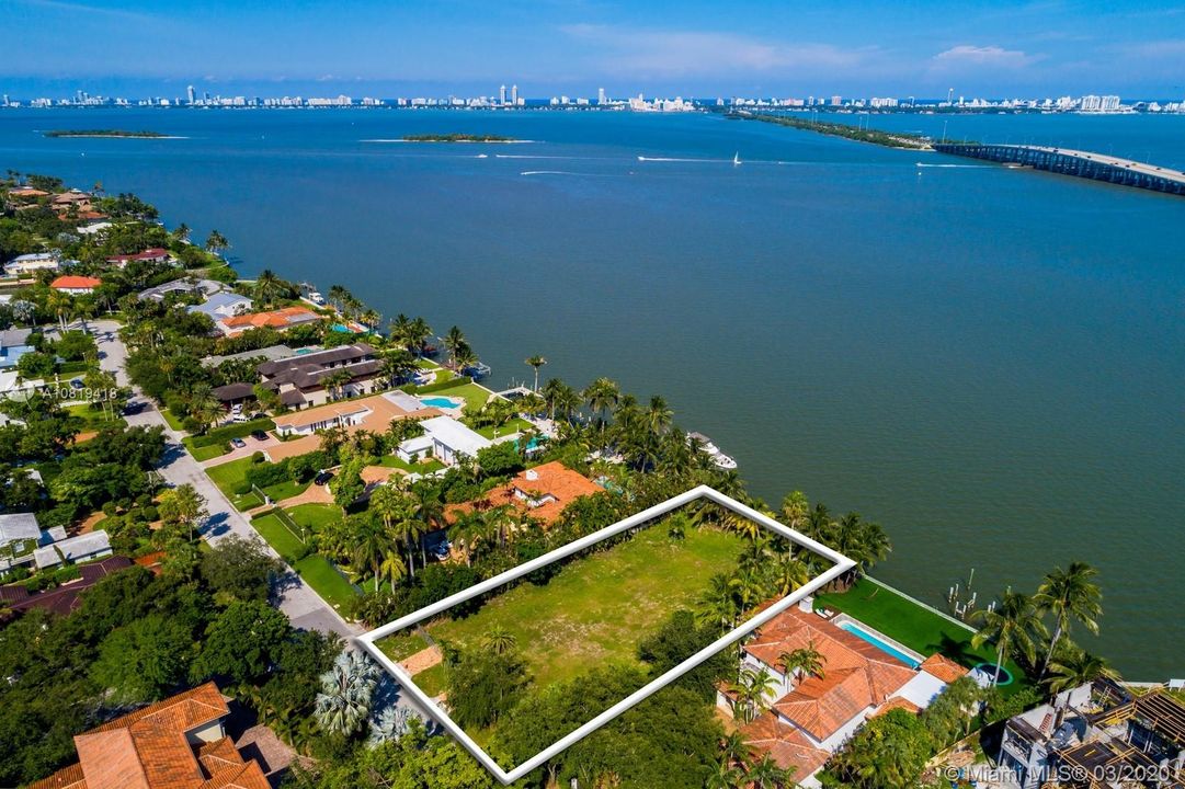 Недавно продано: $4,950,000 (0.50 acres)