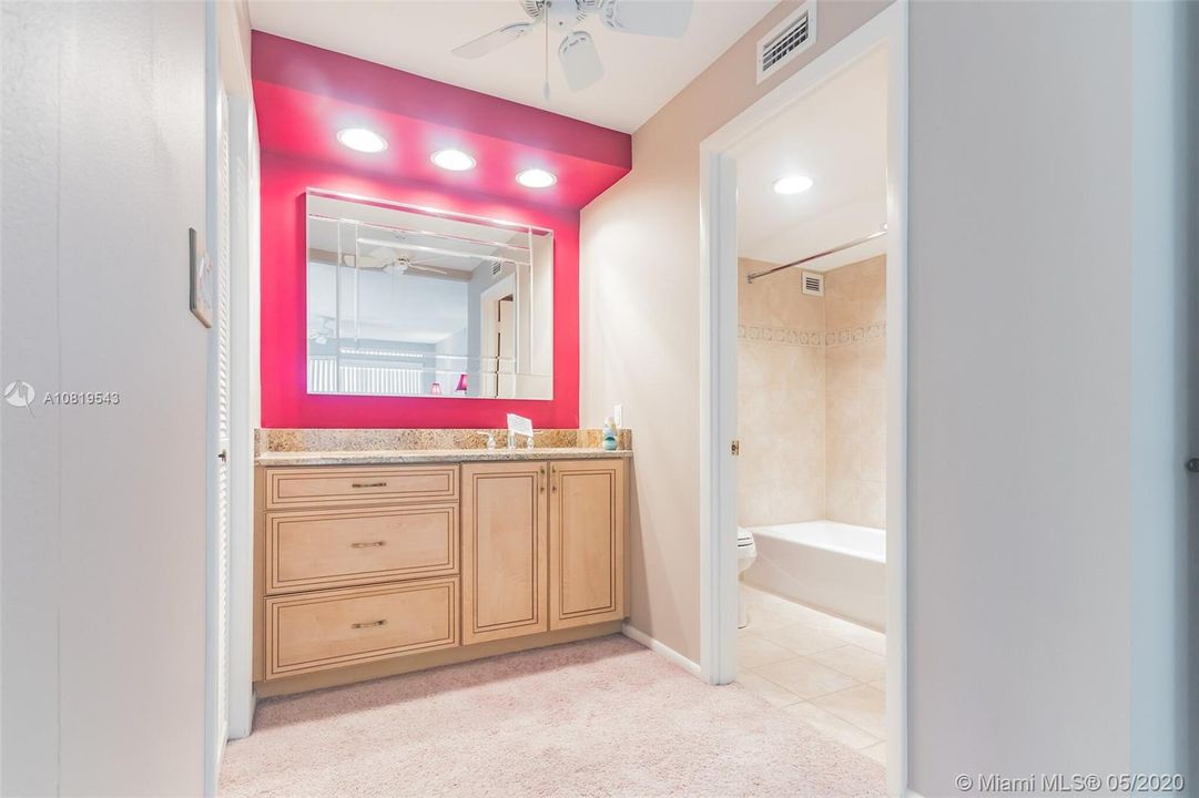 Recently Sold: $431,900 (2 beds, 2 baths, 1235 Square Feet)