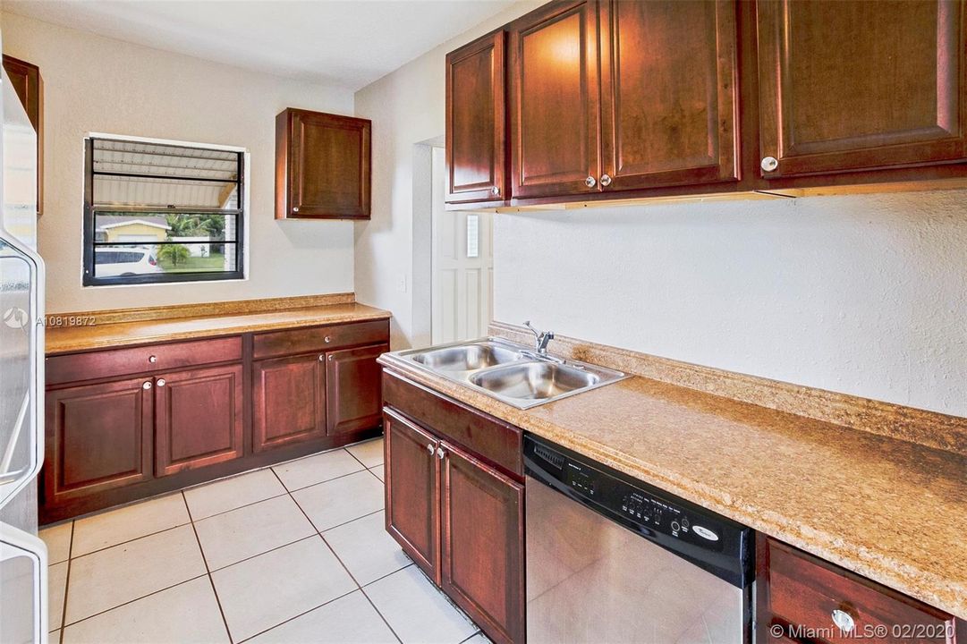 Vendido Recientemente: $264,900 (3 camas, 2 baños, 1410 Pies cuadrados)