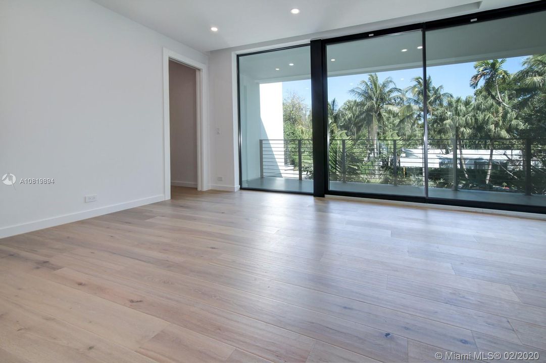 Vendido Recientemente: $4,595,000 (5 camas, 6 baños, 4724 Pies cuadrados)